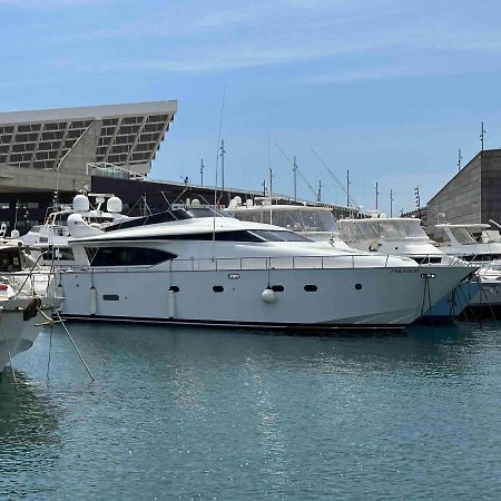 Hotel Yacht 20Metros Sant Adria de Besos Exterior foto