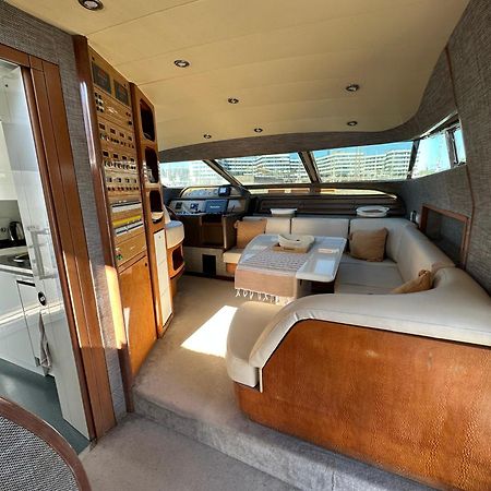 Hotel Yacht 20Metros Sant Adria de Besos Exterior foto